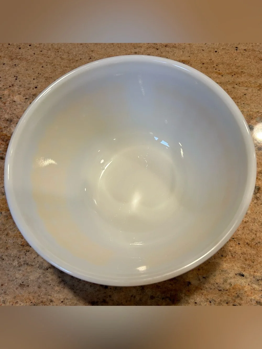 Pyrex #402 1 1/2QT “yellow dots” Series  